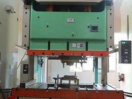 深圳五金沖壓件訂做廠-五金模具安裝1