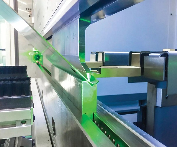 凸度系統(tǒng)或撓度補償有助于彎曲長度超過 40 到 60 英寸的零件。對于較短的彎曲長度，撓度可能不顯著