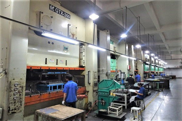 五金沖壓模具廠(chǎng)