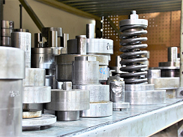 五金沖壓模具多少錢？外發(fā)加工價(jià)格_24小時(shí)報(bào)價(jià)