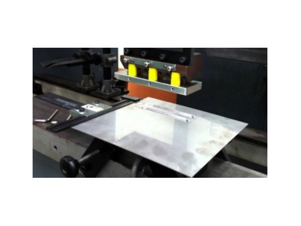 石龍鈑金加工廠的精密機箱生產(chǎn) 石龍鈑金加工廠的精密機箱生產(chǎn)