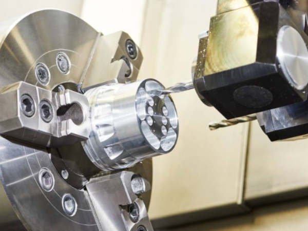 制作五金模具如何防止鉆孔打滑？