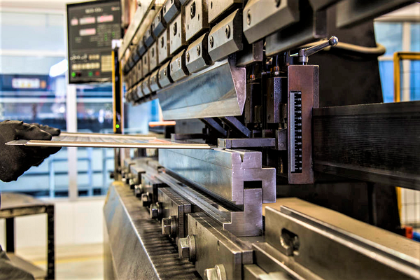 廣東五金沖壓模具加工廠，沖壓折彎件跑偏處理