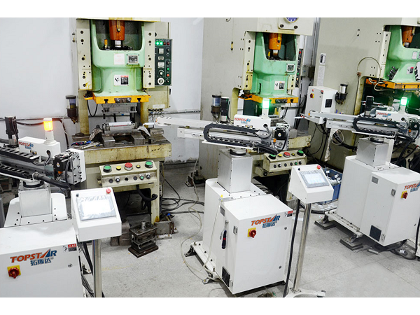 定做五金沖壓件的鍛壓機如何安全操作？