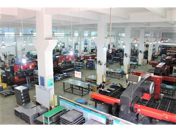 深圳鈑金沖壓加工現(xiàn)場是怎樣的？