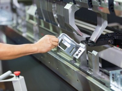 深圳五金沖壓廠，校正工藝特點詳解